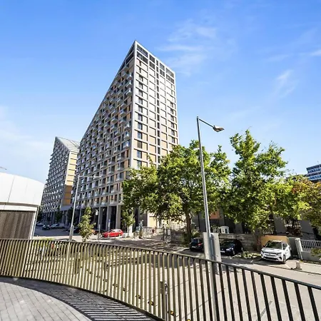Metropolis Downtown, Balcony, Ac & Free Parking Bratislava